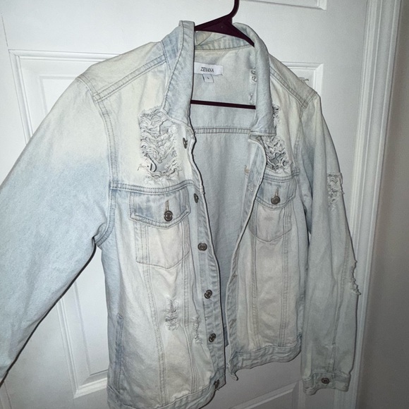 Ripped jean jacket - Picture 2 of 4